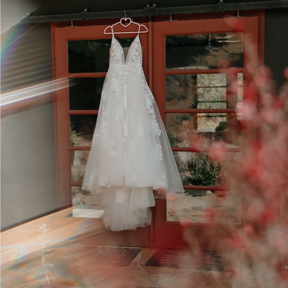 WEDDING DRESS FOR SALE, Like New - Picture 3 of 8